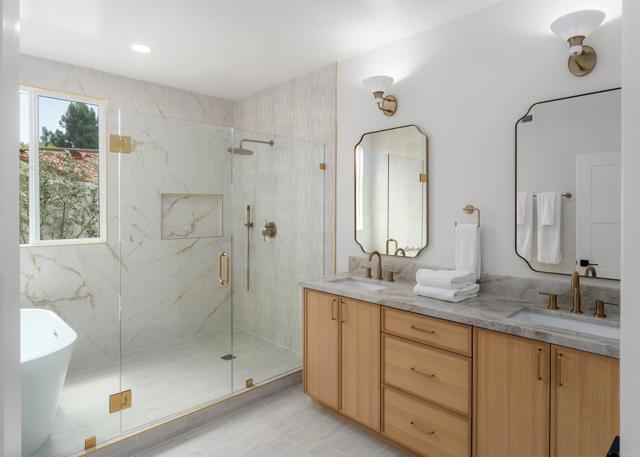 Detail Gallery Image 5 of 46 For 14004 Calle Venecia, San Diego,  CA 92130 - 4 Beds | 2/1 Baths