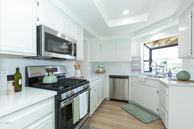 Detail Gallery Image 13 of 28 For 838 Sandberg Ln, Ventura,  CA 93003 - 2 Beds | 2 Baths