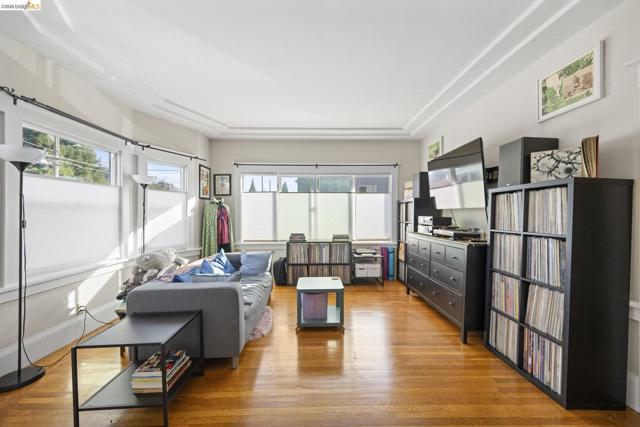 Image 35 of 42 For 4045 Manila Ave