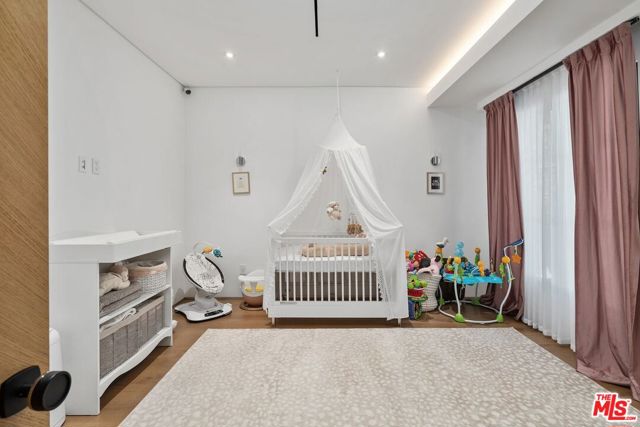 16015 Valley Wood Road, Sherman Oaks CA: https://media.crmls.org/mediaz/d732181e-bc19-408a-aa23-edc456698280.jpg