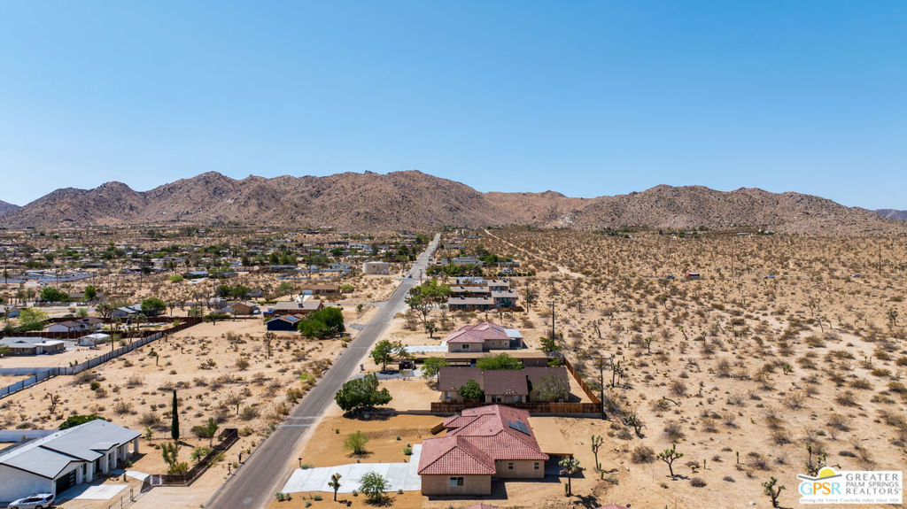https://media.crmls.org/mediaz/d73288ac-b316-44f3-972b-0f5bf48f6a16.jpg?preset=X-Large