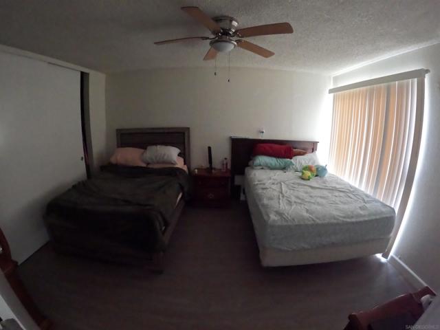 637 10th, Imperial Beach CA: https://media.crmls.org/mediaz/d732b6ba-01c2-468c-b7f5-d19456cd42b2.jpg