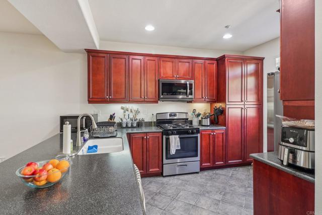 Detail Gallery Image 15 of 44 For 8806 Appleblossom Ct #4,  Santee,  CA 92071 - 3 Beds | 3/1 Baths