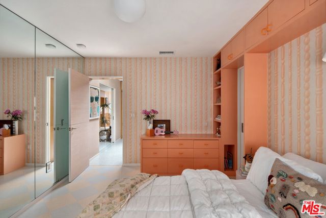11513 Dona Cecilia Drive, Studio City CA: https://media.crmls.org/mediaz/d732f227-c2ed-4dda-922a-c5aaece46b30.jpg
