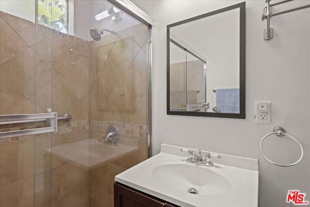 7427 Cleon Avenue, Sun Valley CA: https://media.crmls.org/mediaz/d732faa9-bffa-4070-beb9-4f5529cb8e85.jpg