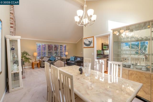 6082 Slopeview Ct, Castro Valley CA: https://media.crmls.org/mediaz/d733183f-97fd-4b0d-bab3-1ad9d514e808.jpg