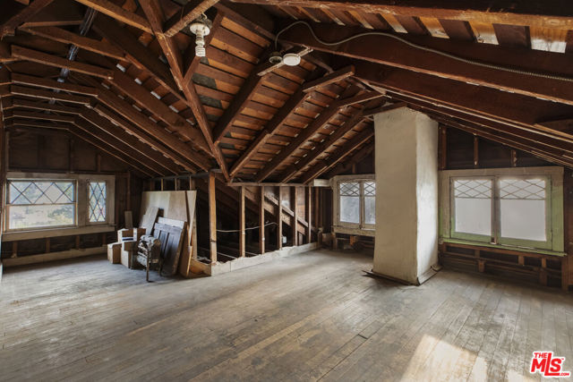 2102 W 24th Street, Los Angeles CA: https://media.crmls.org/mediaz/d7332e70-6923-4f16-a523-3c0812252121.jpg