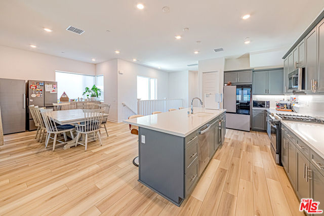 27457 Flycatcher Place, Valencia CA: https://media.crmls.org/mediaz/d733b29c-31c1-4ffc-b91a-4da70deacc3c.jpg