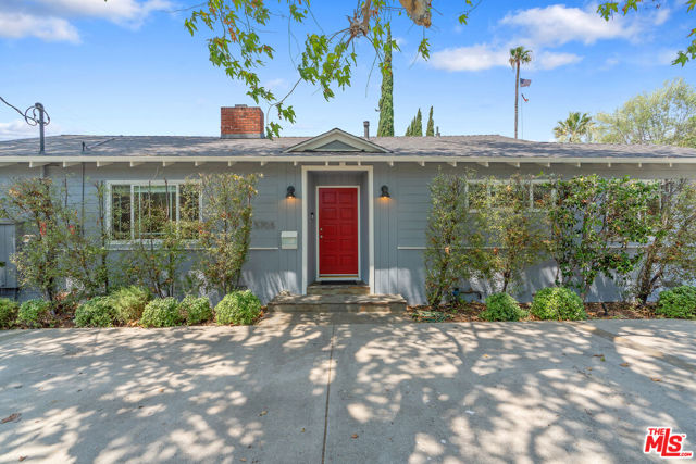 5705 Sunnyslope Avenue, Valley Glen CA: https://media.crmls.org/mediaz/d733c944-c552-4456-ba13-ec1fe3b20ab5.jpg