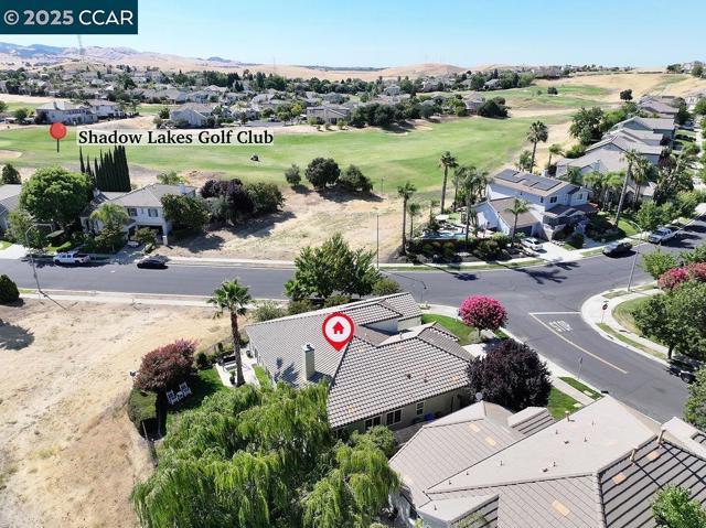 2560 Risebridge Ct, Brentwood CA: https://media.crmls.org/mediaz/d7344301-15b9-4646-8d91-49103d984527.jpg