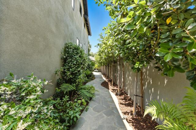 543 8th Avenue, Menlo Park CA: https://media.crmls.org/mediaz/d73603bf-81bc-419a-b514-8c53ea292687.jpg