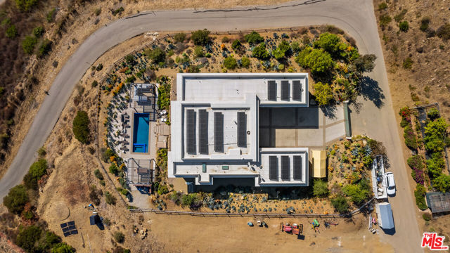 10715 Yerba Buena Road, Malibu CA: https://media.crmls.org/mediaz/d7362b3e-74a5-4a9b-88c4-8fb2b0c3315f.jpg