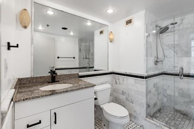 425 W Beech St, San Diego CA: https://media.crmls.org/mediaz/d736424e-0f43-4608-9138-d546b31b4340.jpg