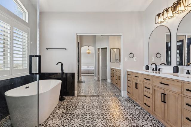 1568 Sapphire Dr, Carlsbad CA: https://media.crmls.org/mediaz/d736978d-1bc7-4c8c-8440-57206303ddd0.jpg