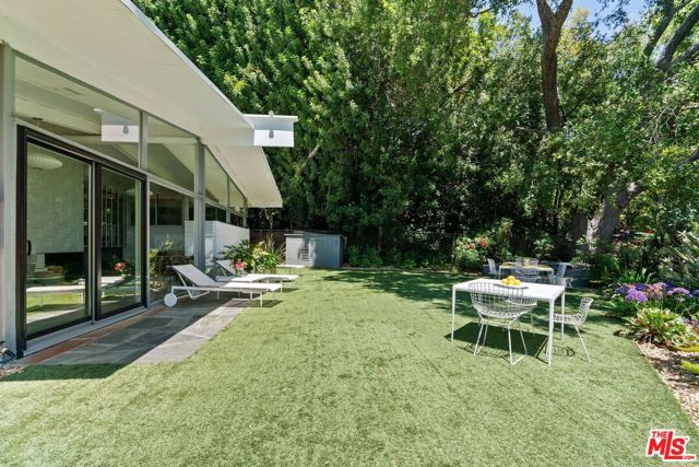 810 Bramble Way, Los Angeles CA: https://media.crmls.org/mediaz/d736e100-1ef4-475a-afe0-cd365bf054f1.jpg