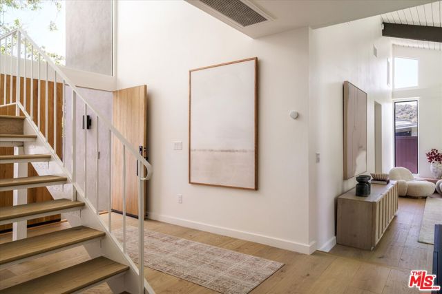 2313 Banyan Drive, Los Angeles CA: https://media.crmls.org/mediaz/d7370381-f605-44c8-996e-75eedfc271fb.jpg