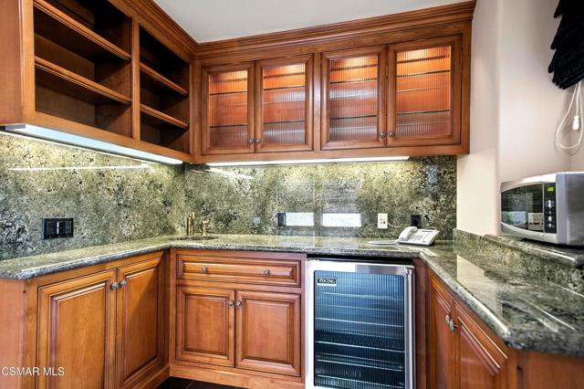 3194 Sunset Hills Boulevard, Thousand Oaks CA: https://media.crmls.org/mediaz/d7376583-13de-47be-ad50-c62d1c5acac2.jpg