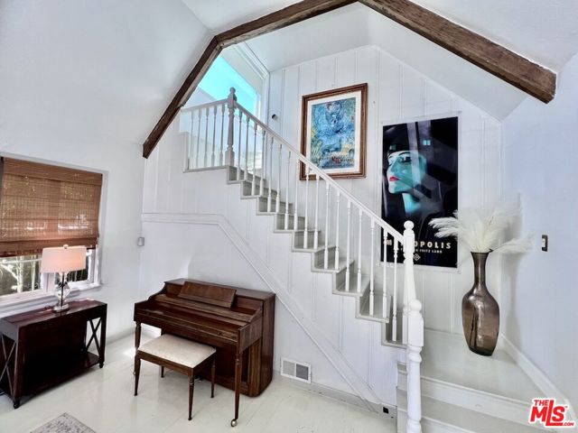 219 Winchester Avenue, Glendale CA: https://media.crmls.org/mediaz/d737bc5e-87ab-4fc9-99d5-f69fe77d1818.jpg
