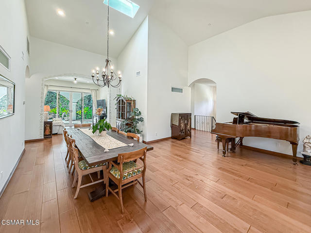 4255 Saddlecrest Lane, Westlake Village CA: https://media.crmls.org/mediaz/d737f1f1-b693-4d68-a15a-13fbfe9c9c6b.jpg