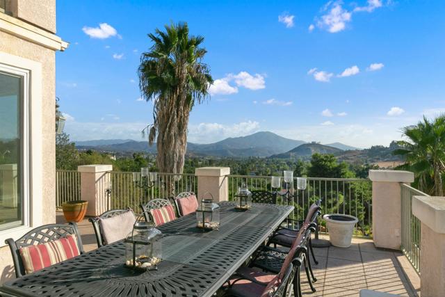 1566 Plantation Way, El Cajon CA: https://media.crmls.org/mediaz/d7391159-f3a7-4ecc-a036-b4ca1f6b39d5.jpg