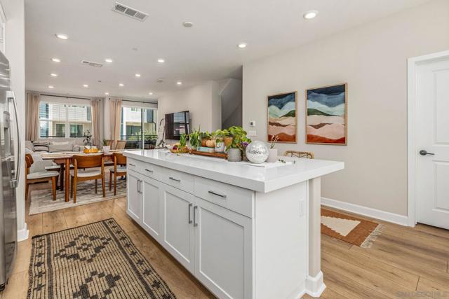 1821 Onyx Ln, Chula Vista CA: https://media.crmls.org/mediaz/d739127d-5215-46f1-9b9c-8150f243a38e.jpg