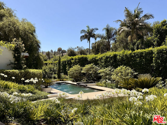 3970 Archdale Road, Encino CA: https://media.crmls.org/mediaz/d7393f86-b94c-4375-b94d-158837704e41.jpg