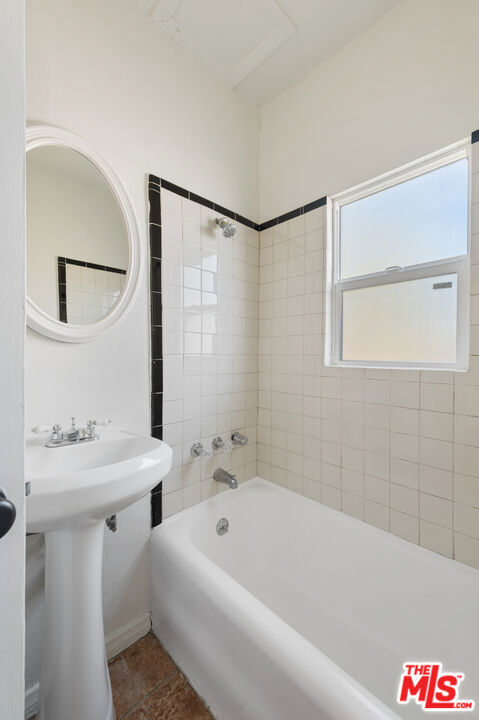 1044 N BONNIE BRAE Street, Los Angeles CA: https://media.crmls.org/mediaz/d73963cd-5d3b-40cb-8c43-143f6ba5fc7e.jpg