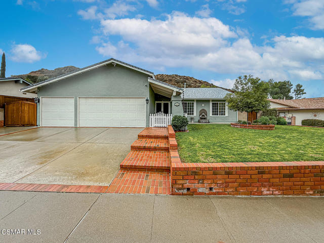 751 Muirfield Avenue, Simi Valley CA: https://media.crmls.org/mediaz/d73a2cac-d148-4c00-8c9a-abcf4b596bb7.jpg