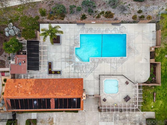 2305 Nueces Ln, Spring Valley CA: https://media.crmls.org/mediaz/d73aa3b1-7103-4957-975c-f3ed4f6546df.jpg
