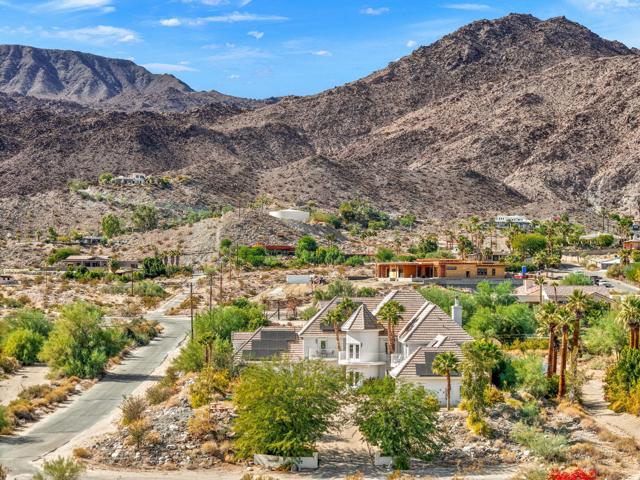 71530 Quail Trail, Palm Desert CA: https://media.crmls.org/mediaz/d73b4566-9974-453b-a322-a3eaba3ca6c7.jpg