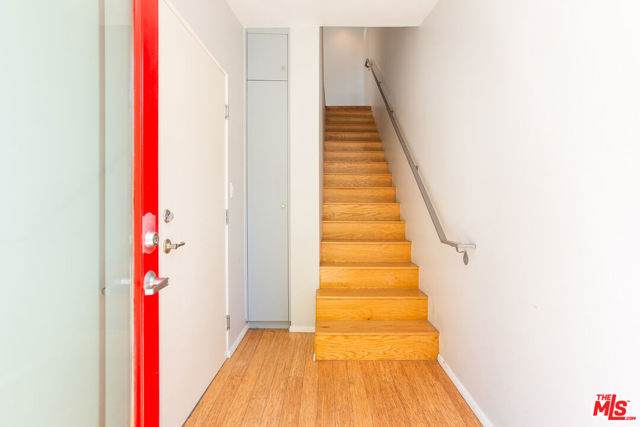 3907 De Longpre Avenue, Los Angeles CA: https://media.crmls.org/mediaz/d73bc6e3-cda9-4848-bbd0-69f52a31987d.jpg