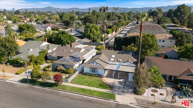 12848 Tiara Street, Valley Village CA: https://media.crmls.org/mediaz/d73c1c58-4db1-4618-994e-3133020799d1.jpg