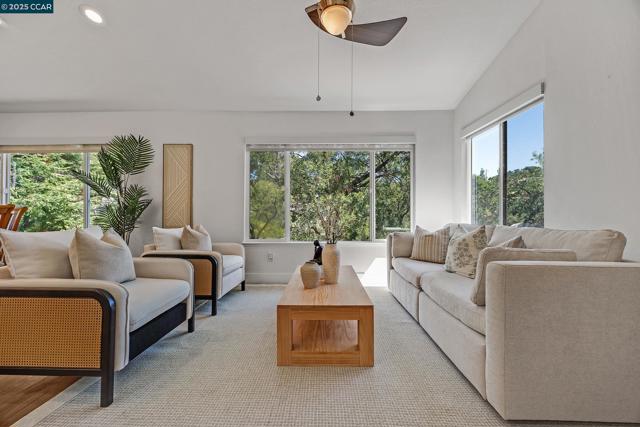 14 Saint Louis Ln, Pleasant Hill CA: https://media.crmls.org/mediaz/d73c411b-ae7c-4863-b7ae-e01535406755.jpg