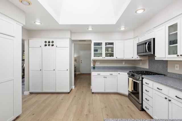 5550 La Cuenta Drive, San Diego CA: https://media.crmls.org/mediaz/d73c7053-1a71-43c5-adea-d36bed784bc2.jpg