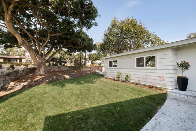 835 Cathy Lane, Cardiff by the Sea CA: https://media.crmls.org/mediaz/d73cce12-d494-469c-9576-39096462c243.jpg