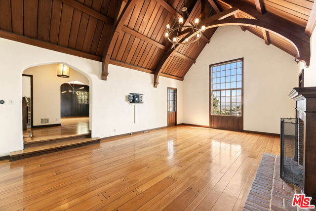 2247 Ronda Vista Drive, Los Angeles CA: https://media.crmls.org/mediaz/d73cf301-99f2-4a9d-88ec-d5d07f584a1e.jpg