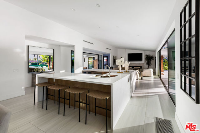 49723 Avenida Montero, La Quinta CA: https://media.crmls.org/mediaz/d73d4bae-1779-4ef7-ab24-cbab8ef336d2.jpg