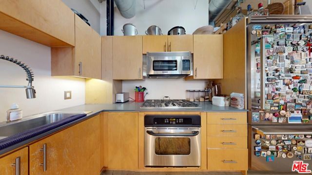 1130 S Flower Street, Los Angeles CA: https://media.crmls.org/mediaz/d73d5c24-3155-488d-a166-d0f09b4abffb.jpg