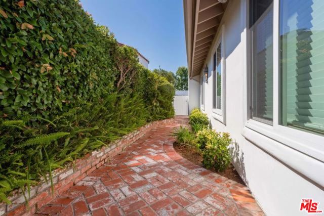 4732 Galicia Way, Oceanside CA: https://media.crmls.org/mediaz/d73e3293-54b2-45c9-90bd-bc04d7850b44.jpg