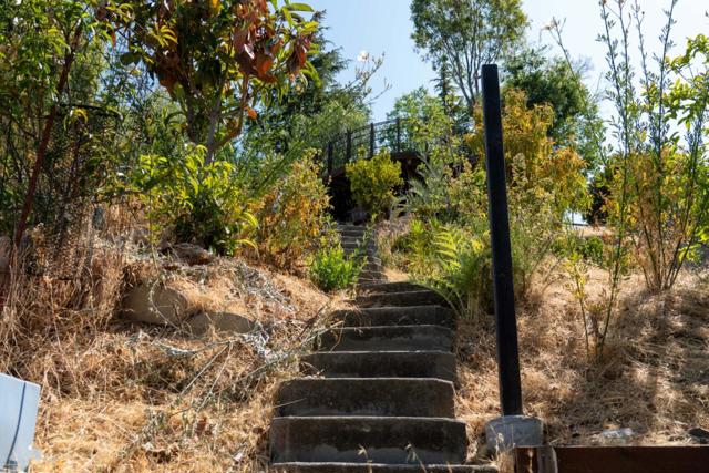 3462 Outlook Court, San Jose CA: https://media.crmls.org/mediaz/d73e40fa-a587-4fc4-8ebe-a471174b30d0.jpg