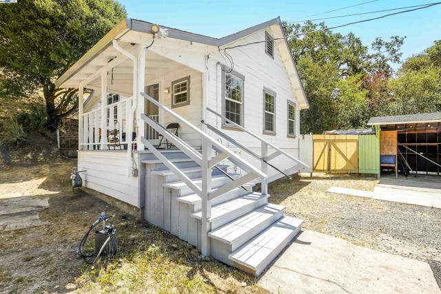 75 Kilkare Rd, Sunol CA: https://media.crmls.org/mediaz/d73e4700-a275-415e-81a9-622f74b3bc58.jpg