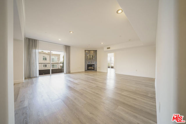 970 S St Andrews Place, Los Angeles CA: https://media.crmls.org/mediaz/d73e9f79-31a6-411d-ad80-6317f0e7020e.jpg