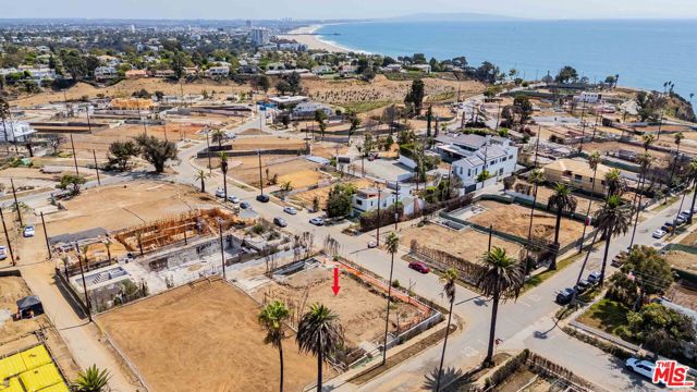 500 Swarthmore Avenue, Pacific Palisades CA: https://media.crmls.org/mediaz/d73ebd37-0702-43e8-88a7-4ffb9d128dcc.jpg