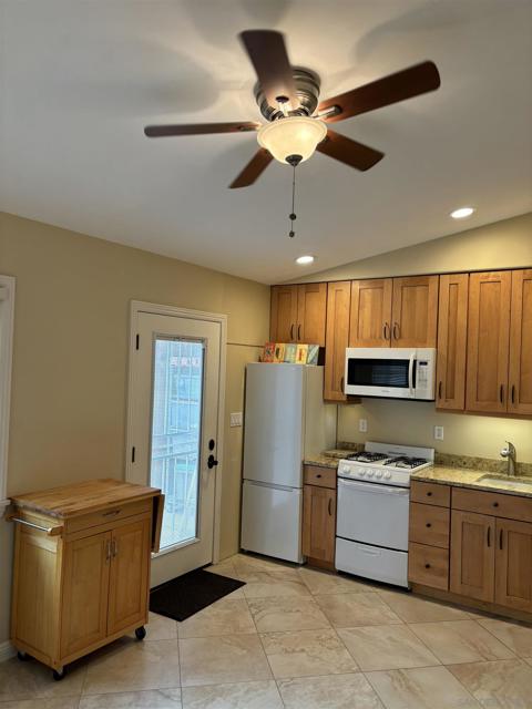 Image 3 of 12 For 1060 Aloha Dr