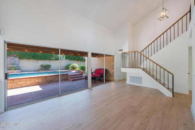 4524 Greengate Court, Westlake Village CA: https://media.crmls.org/mediaz/d73f1d1c-93c0-4ee5-b0bd-bd615b62b488.jpg