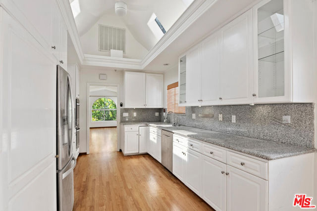 1710 Santa Paula Place, Glendale CA: https://media.crmls.org/mediaz/d73f2cee-763d-469b-ba26-4a85d50f68eb.jpg