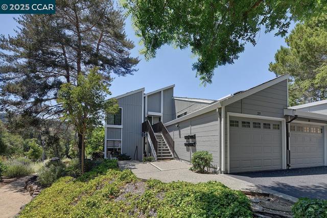3612 Rossmoor Parkway, Walnut Creek CA: https://media.crmls.org/mediaz/d73f6279-fc17-4ca6-a3c5-cbe940bafd48.jpg