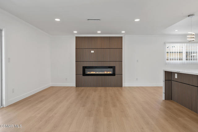 9800 Geyser Avenue, Northridge CA: https://media.crmls.org/mediaz/d73f79da-cf0b-4cb5-b97b-7b79897f66ff.jpg