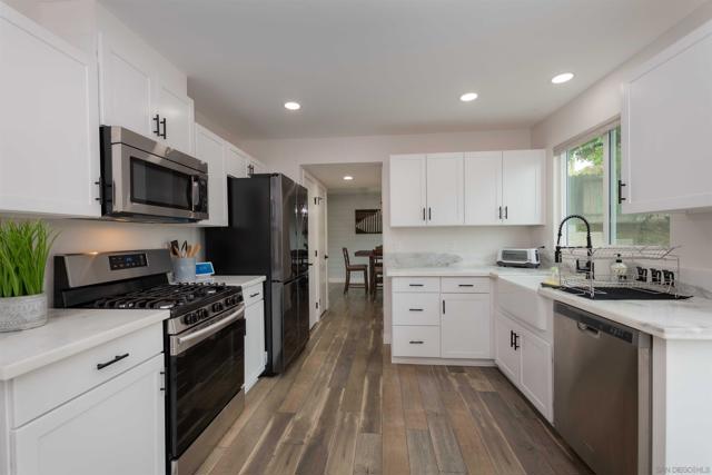 1426 Westwood Pl., Oceanside CA: https://media.crmls.org/mediaz/d73f9948-e407-4760-bbd1-446f85cc480d.jpg