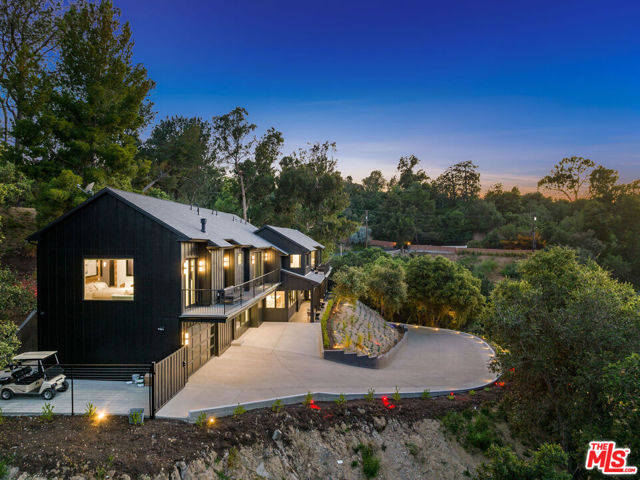3140 Coldwater Canyon, Studio City CA: https://media.crmls.org/mediaz/d73ffa23-b2fe-45e0-a480-39a34720b01a.jpg
